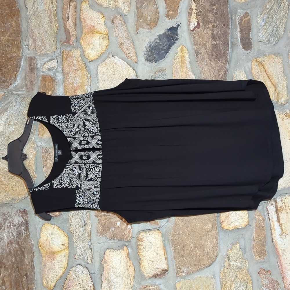 Adriana papell black & white embroidered top